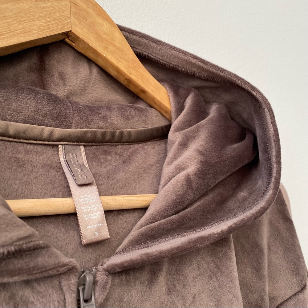 SKIMS velour cropped hoodie - amethyst